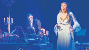 Anton Zetterholm als „Phantom“, Lisanne Clémence Veeneman als „Christine“ (Bild: VBW/Deen van Meer)