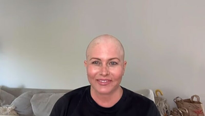 Nicole Eggert after shaving her head. (Bild: www.instagram.com/_nicole_eggert)