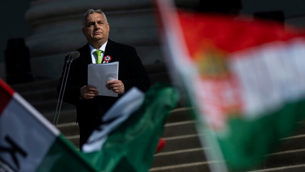Orbán gave a fiery speech on Hungary's national holiday. (Bild: AP)