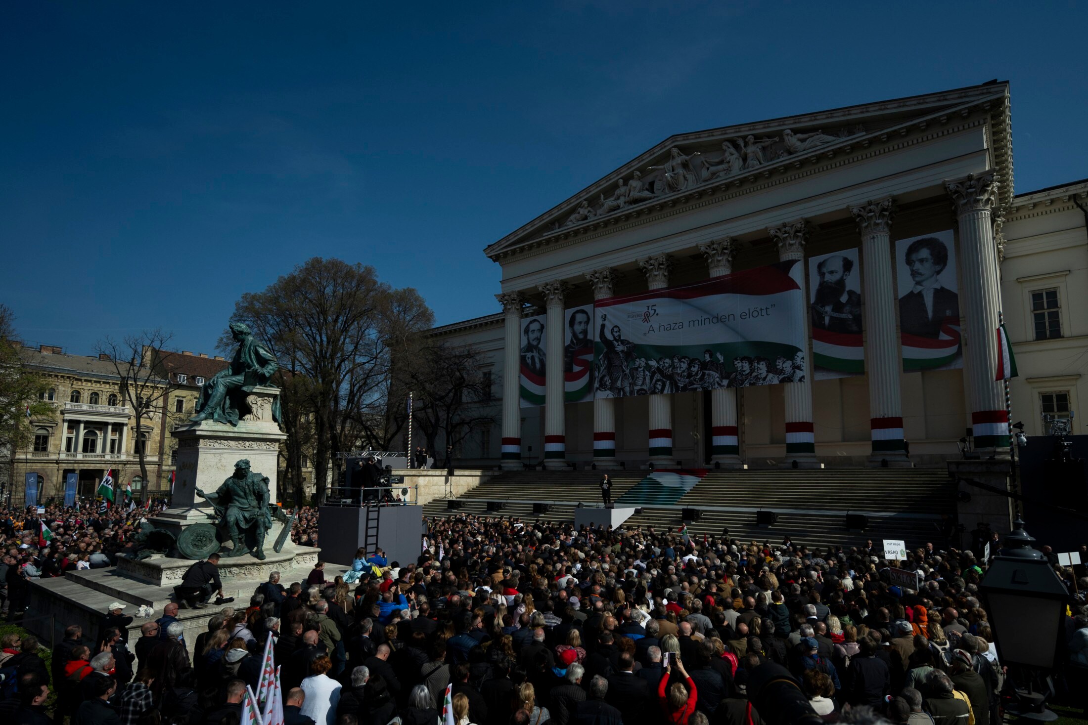 Il a prononcé son discours dans le cadre d'une cérémonie commémorative. (Bild: AP)