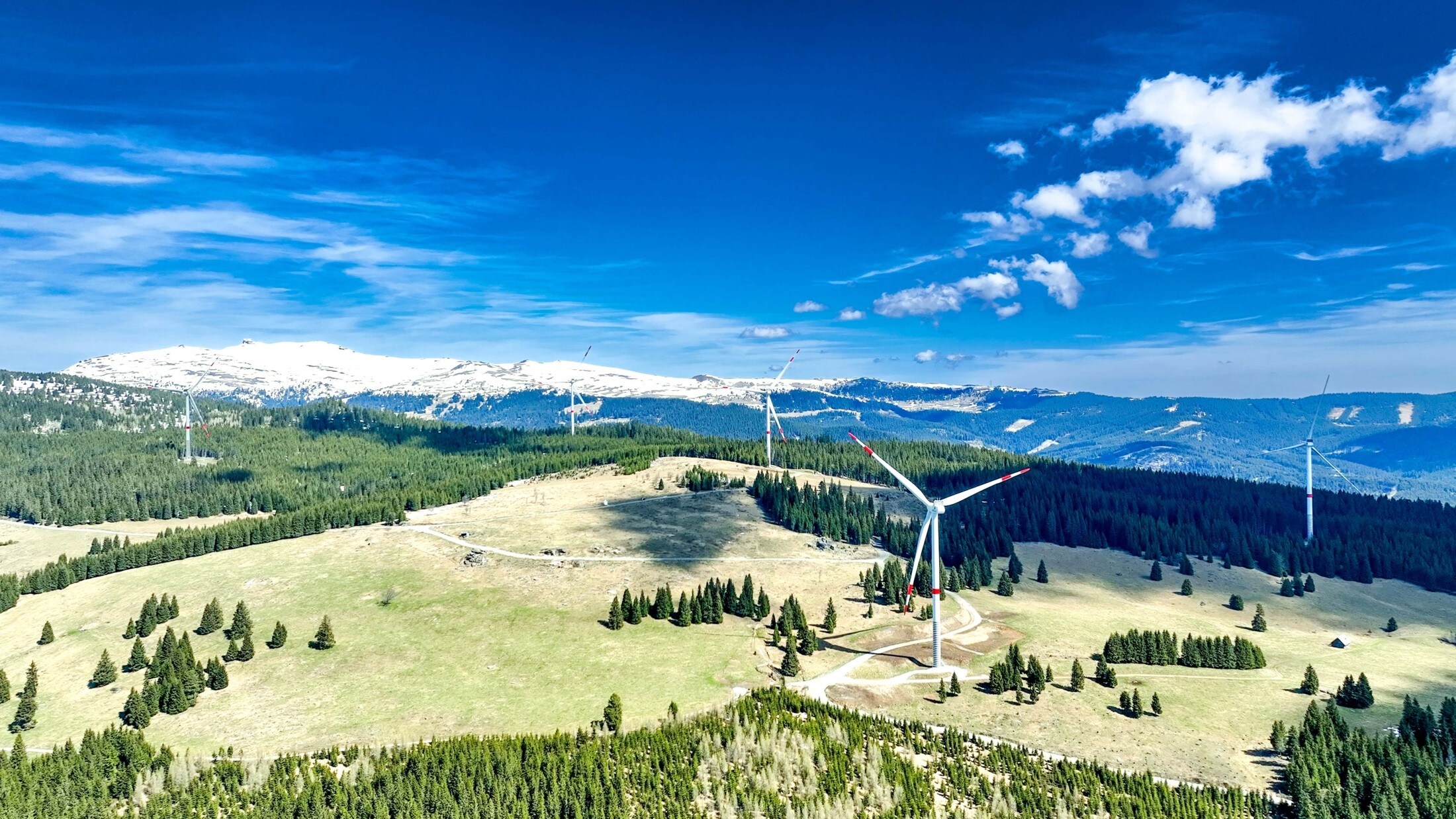 Kelag aims to generate sustainable energy with wind farms, such as this one on the Steinberger Alpe. (Bild: Kelag)