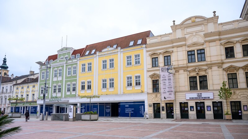 Das geschlossene Leiner-Stammhaus am Rathausplatz ist der augenfälligste Leerstand mitten im St. Pöltner Stadtzentrum  (Bild: Molnar Attila)