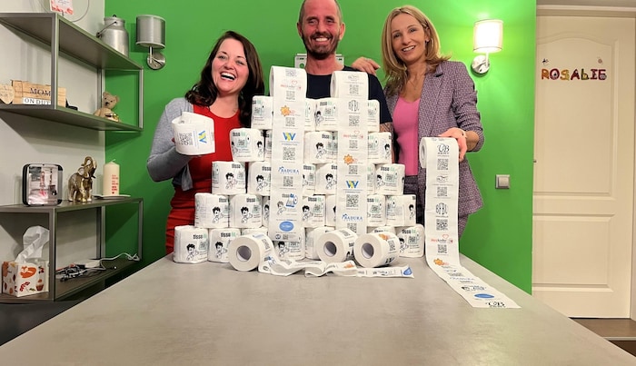 Verschenken Klopapier: Jürgen Hriza und seinTeam