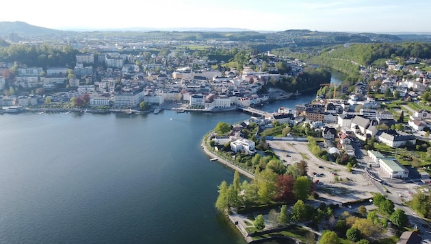 Am Montag entscheidet der Gmundner Gemeinderat über den Bau einer Bootsgarage im geplanten Seeviertel. (Bild: NEOS Gmunden)
