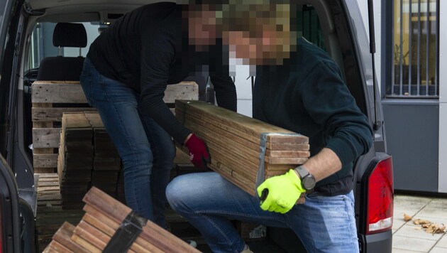 Discovered in the X-ray: the cocaine was hidden in milled-out chambers inside the wooden floorboards, which investigators seized. (Bild: LPD NÖ)