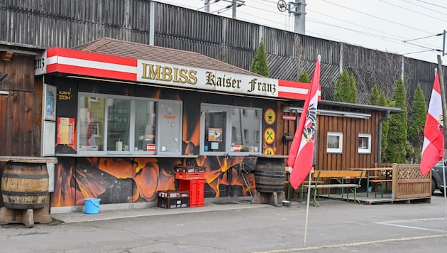 Der Imbiss, der in der Linzer Unionstraße seit 1970 beheimatet war, ist nun schon bald Geschichte. (Bild: Dostal Harald)