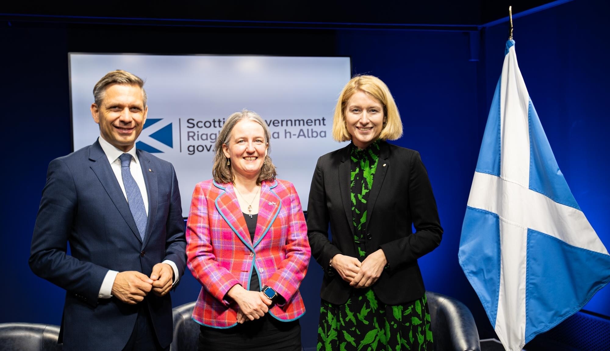 Deputy Provincial Governor Haberlander and Provincial Councillor Hattmannsdorfer met the Scottish Minister for Health Maree Todd (center). (Bild: Land OÖ/Philipp Albert)