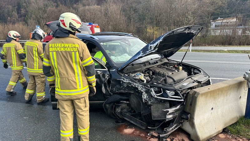 Totalschaden am PKW des 26-Jährigen (Bild: zoom.tirol)