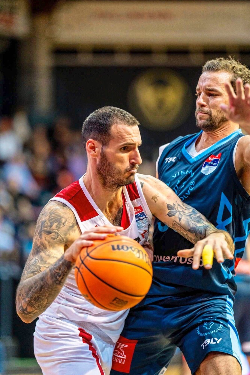 Ivan Siriscevic und BC Vienna (li.) oder Oscar Schmit und die Timberwolves – wer behält die Oberhand?  (Bild: GEPA pictures)