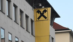 Das ikonische Giebelkreuz-Logo wird im ländlichen Raum immer seltener. (Bild: Huber Patrick)