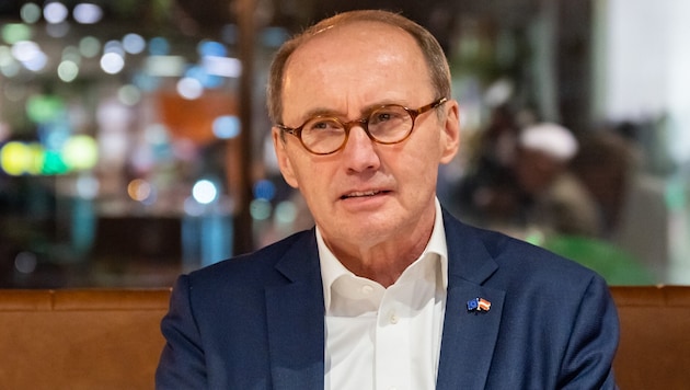 Othmar Karas will probably not be running with his own list after all and will focus on the Hofburg. (Bild: Isabelle Ouvrard / SEPA.Media / picturedesk.com)