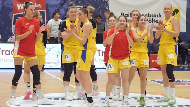 Ex-WNBA player Inga Orekhova (far right) goes for her first title with St. Pölten. (Bild: SKN St. Pölten)
