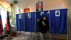 Kritiker meinen: In Russland findet eine Wahl ohne Wahl statt. (Bild: AFP)