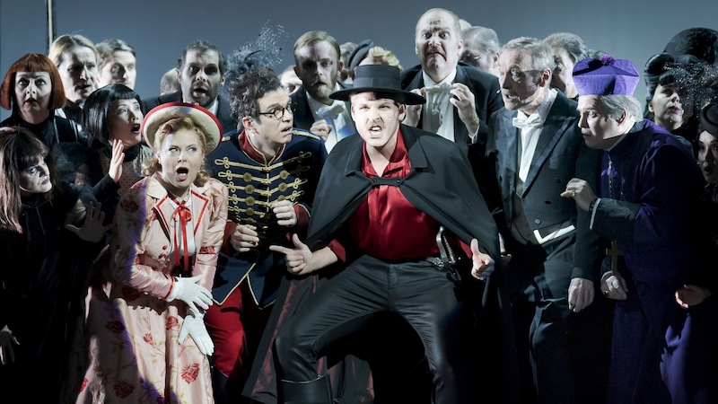 Ildikó Raimondi,  Ivan Oreščanin, Matthias Koziorowski, Ferry Öllinger und János Mischuretz mit dem Chor der Grazer Oper (Bild: Werner Kmetitsch)