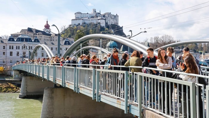 Die Warteschlange in Salzburg reichte sogar über die Salzach.