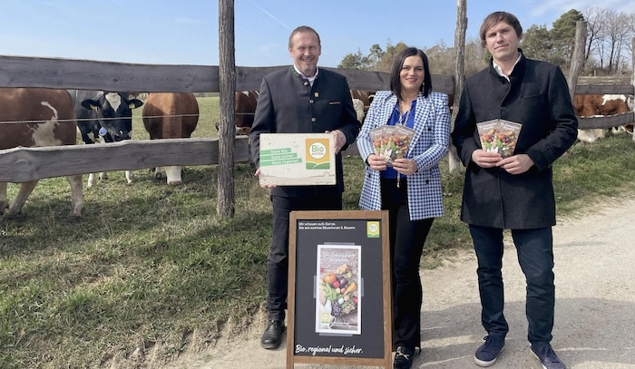 Hochwertige Produkte aus der Region: Vize-Landeschefin Astrid Eisenkopf mit ...