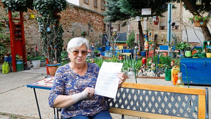 Resident Ingrid Pfeiffer in front of the idyllic green garden in the courtyard of the ...