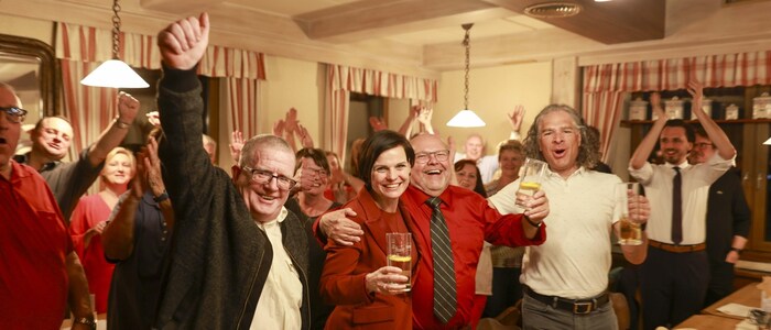 Am Wahlabend feierte Tanja Kreer groß mit ihrem Team und ihrer Familie.