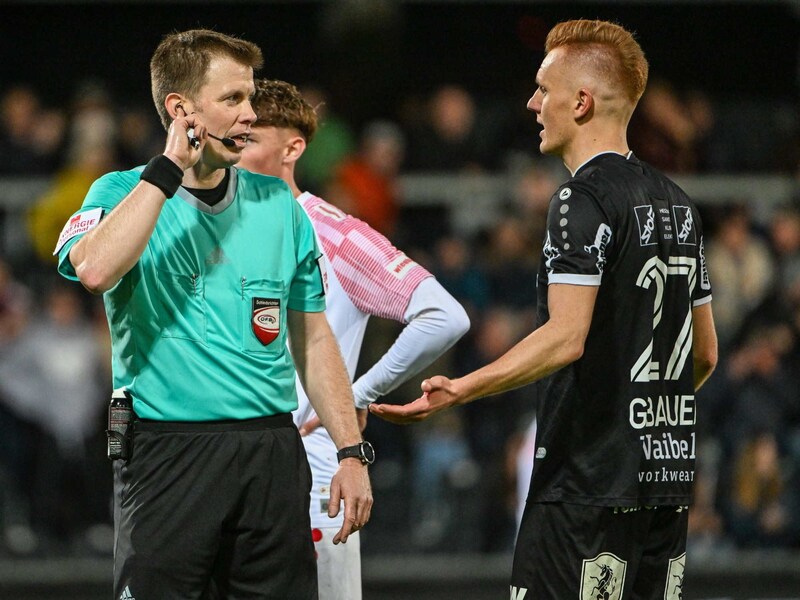 Schiedsrichter Markus Hameter sorgte bei den Altachern für viel Unverständnis. (Bild: GEPA pictures)