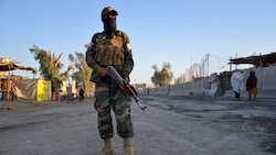 Ein afghanischer Sicherheitsbeamter an der afghanisch-pakistanischen Grenze (Bild: AFP)