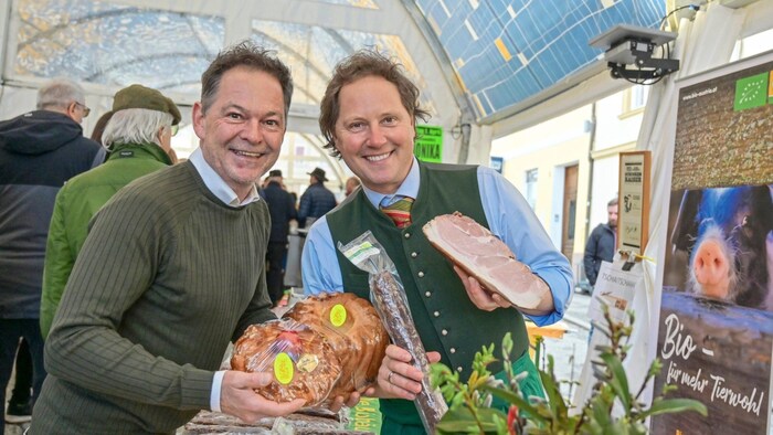 Unter den Produzenten Biobauer Klaus Tschaitschmann (re) und Bäckermeister Franz Haimburger.