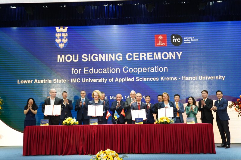 Unterzeichnungszeremonie an der Universität Hanoi (Bild: Phong Truyen Thong)