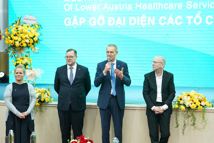 Für Fragen und Antworten standen Eva Friessenbichler (Leitung der Abteilung Strategie und ...