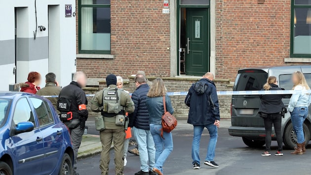 Le lieu du crime à Lodelinsart près de Charleroi (Bild: APA/AFP/BELGA/VIRGINIE LEFOUR)