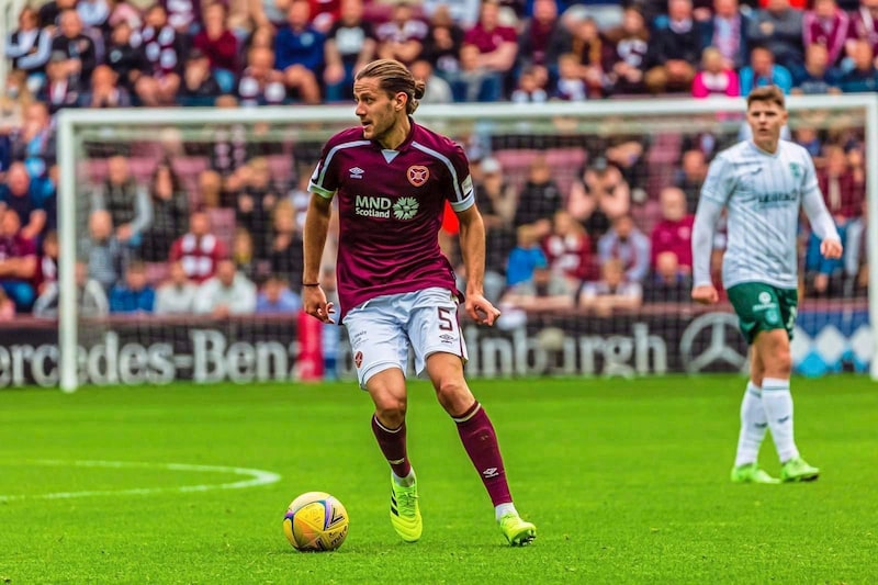 Wird man den Sechser auch nächste Saison im „Hearts“-Trikot sehen? (Bild: Peter Haring/Hearts)