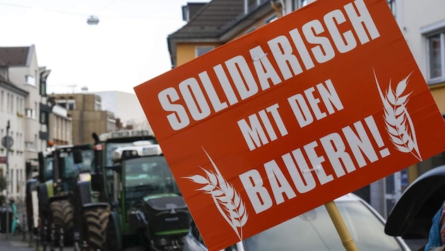 Angry German farmers marched through the city center of Bonn in a convoy and demonstrated for more justice. Such images have so far been virtually absent in Austria. (Bild: (c) www.VIENNAREPORT.at)