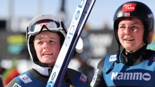 Silje Opseth (links) und Eirin Maria Kvandal werden in Planica nicht springen. (Bild: ASSOCIATED PRESS)