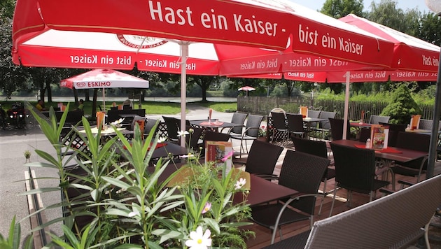 Der wunderschöne Gastgarten gleich neben der Donau wird ab 31. Mai – zumindest vorerst – leer bleiben.  (Bild: zVg)