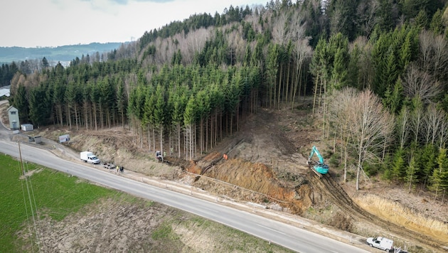 After just a few months, the cycle path in Zell/P. along the B 143 was completely destroyed by a landslide. (Bild: Wenzel Markus)
