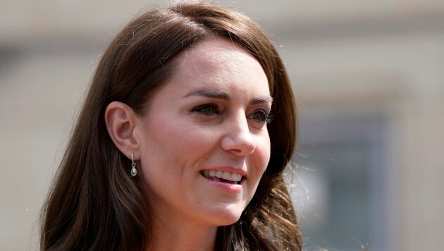 A new video of Princess Kate is causing a stir. A supposedly random customer of a farm store filmed it at the weekend and apparently sold it to the US site "TMZ" and the British "Sun". (Bild: APA/AP Photo/Kin Cheung)