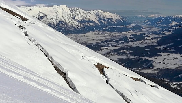 Lots of snow in high regions, rain up high: this combination is causing a record-breaking number of sliding snow avalanches in Tyrol this winter. (Bild: Lawinenwarndienst Tirol)
