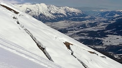 Viel Schnee in hohen Regionen, Regen bis weit hinauf: Diese Kombination sorgt im laufenden Winter für eine rekordverdächtige Zahl an Gleitschneelawinen in Tirol. (Bild: Lawinenwarndienst Tirol)