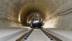 Über 500 Menschen sind vor Ort auf der Baustelle am Werk.