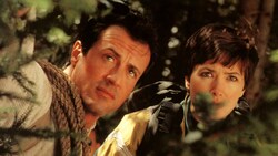 Sylvester Stallone und Janine Turner im 1993 erschienenen Erfolgsfilm „Cliffhanger“. (Bild: Impress / United Archives / picturedesk.com)