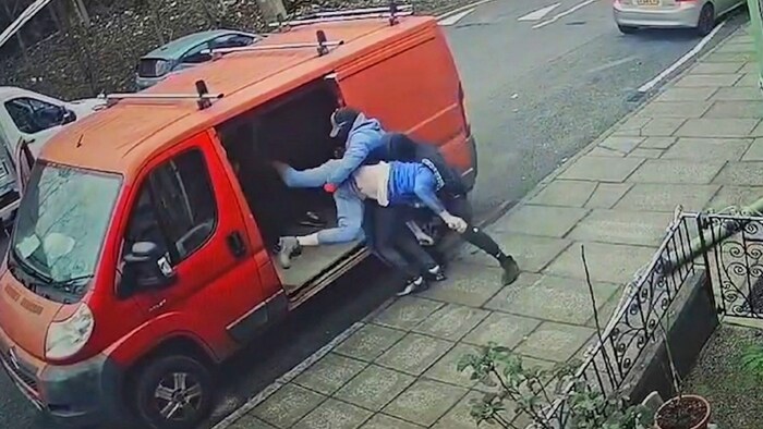 Die Entführer schlugen mitten am Tag in einem Wohngebiet zu.