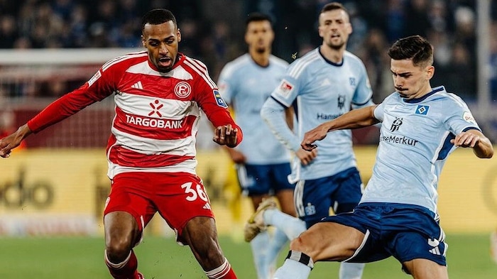 Mustapha (li.) fasste in Düsseldorf Fuß