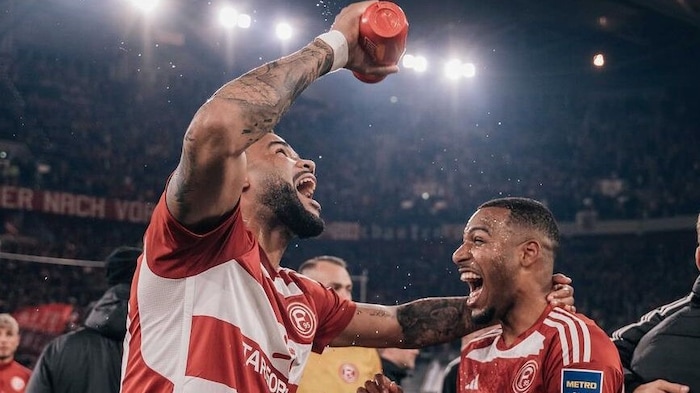 Marlon (li.) hat sein Lachen zurück