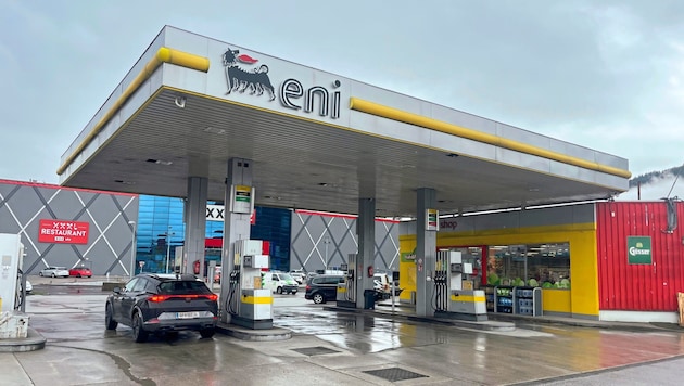 The young offender is said to have robbed this petrol station twice. (Bild: Krone KREATIV, Jauschowetz)