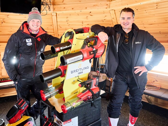 Mit diesem Jetpack-ähnlichen Anhängsel stellte das Duo den Rekord auf. Dafür befuhren die beiden ...