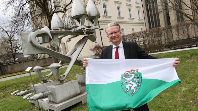 Christopher Drexler: white-green statement in front of Admont's Gironcoli sculpture. (Bild: Jauschowetz Christian)