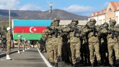 Militärparade in Bergkarabach nach der Eroberung durch Aserbaidschan im November 2023 (Bild: APA/AFP/Azerbaijani Presidential Press Office)