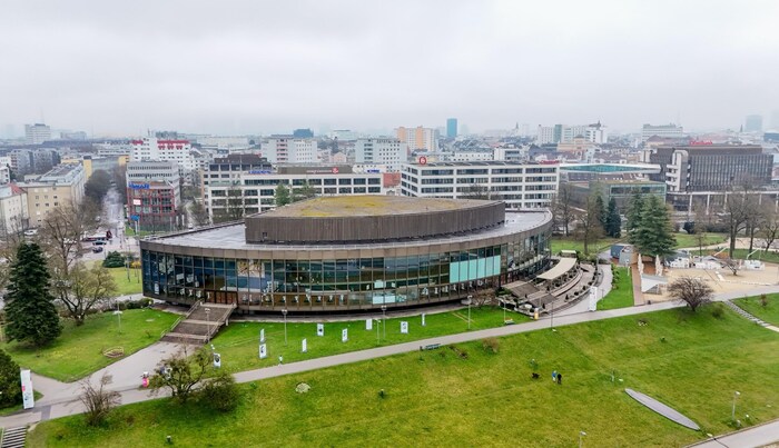 Derzeit hängen ein paar Wolken über dem Brucknerhaus