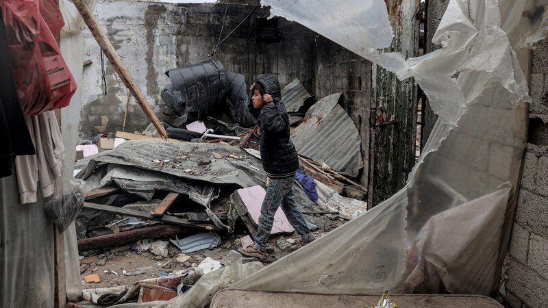 Kind in angegriffenem Flüchtlingslager (Bild: AFP)