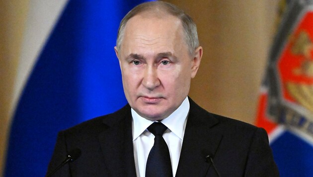Kremlin leader Vladimir Putin is calling on the domestic secret service to take tougher action against members of the opposition. (Bild: AP)