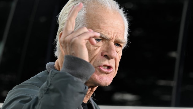 El exasesor económico del expresidente estadounidense Donald Trump, Peter Navarro, comenzó el martes a cumplir una condena de cuatro meses de prisión. (Bild: AFP/Chandan Khanna)