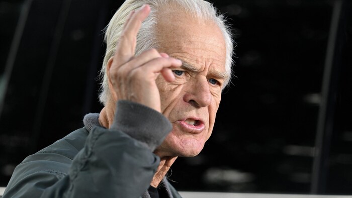 Navarro hatte sich geweigert, Dokumente herauszugeben und vor einem Untersuchungsausschuss des ...
